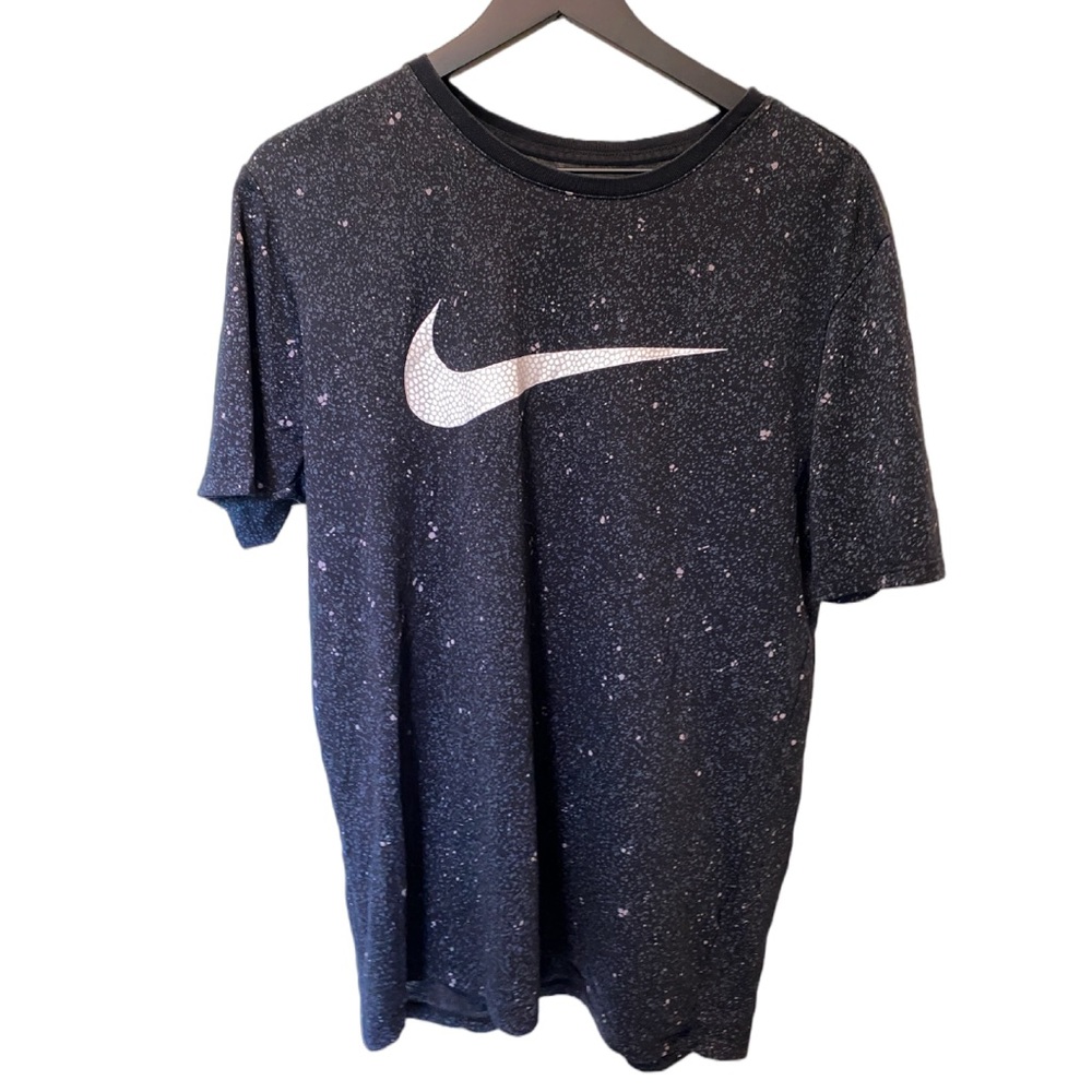 Nike Vintage T men’s size L fits like an M paint splatter design